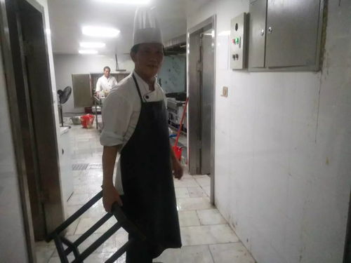 保安抱怨吃不飽飯 飯量太大還是分量太少？